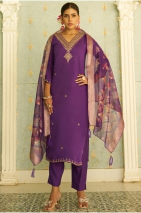 Salwar Kameez en soie violette brodée SK156083
