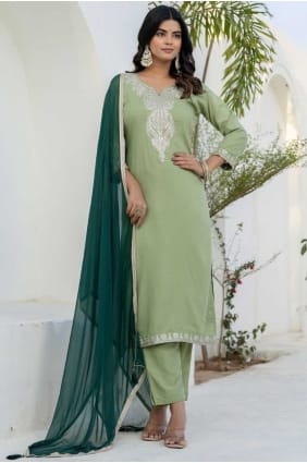 Salwar Kameez brodé Pista en soie SK155712