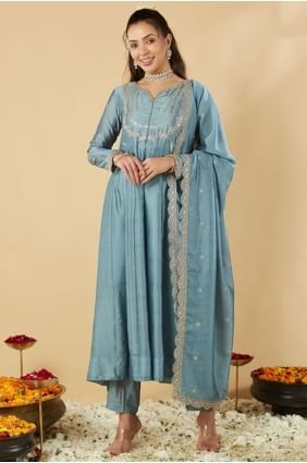 Salwar Kameez en soie avec broderies bleu ciel SK155774