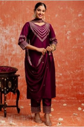Costume droit en viscose violette avec broderies SK155634