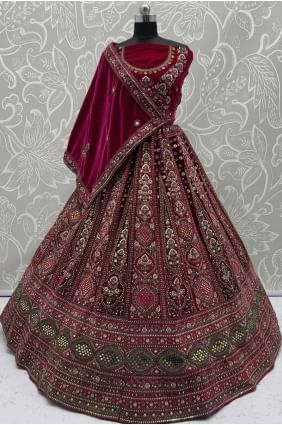 Lehenga choli de mariée en velours rose avec broderies riches LC8661