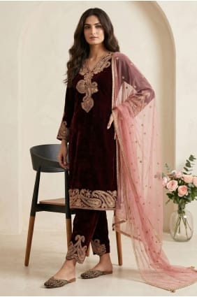 Salwar Kameez bordeaux foncé avec velours brodé SK159174