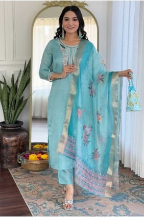 Salwar Kameez en viscose avec broderies SK155851