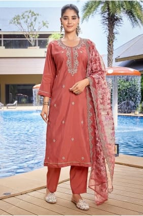 Salwar Kameez en viscose brodée couleur rouille SK15782