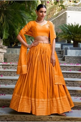 Orange Lehenga Choli dans le tissage Chanderi LC8892