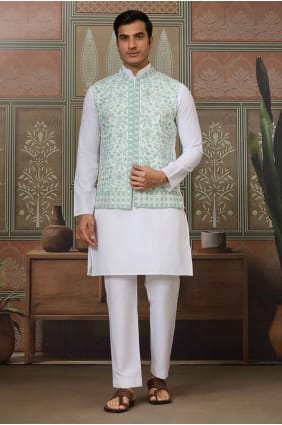 Kurta en soie blanche pour homme, ornée de broderies. KURR605