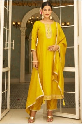 Salwar Kameez brodé en soie jaune SK155704